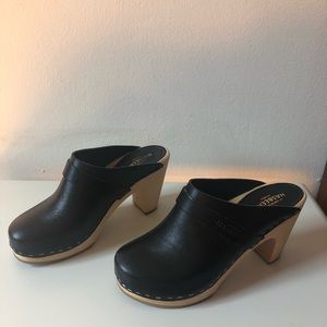 Swedish Hasbeens Classic Clog - Black - sz…